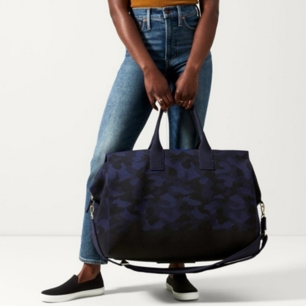 ROTHY'S THE WEEKENDER BAG IN MIDNIGHT CAMO CAMOUFLAGE OVERNIGHTER BAG - Picture 1 of 11